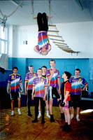 Click here -> 400x265 pix.